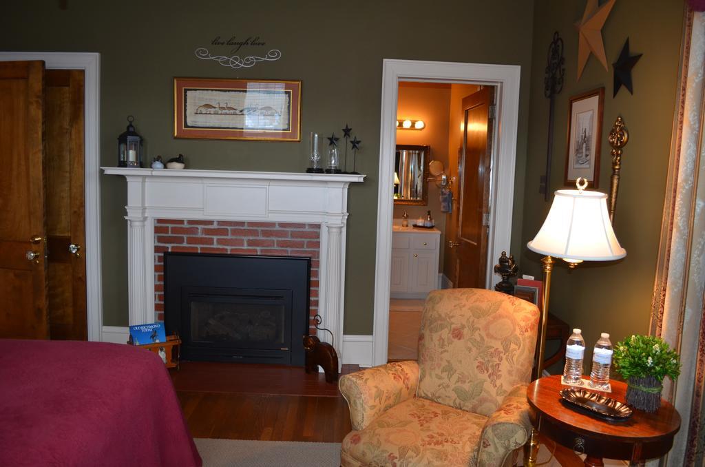 The Collins House Inn Marion Екстериор снимка